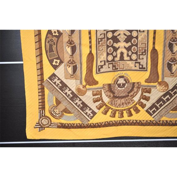 Auth Hermes Pleats Scarf 'Huaca Piru' #74825H15B - Picture 4 of 15